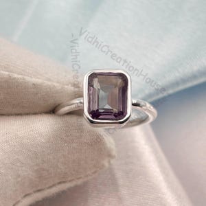 Anillo de alejandrita delicado, anillo de alejandrita vintage hecho a mano de 7 x 9 m, regalo de aniversario de bodas, plata de ley 925, regalo de anillo diario para ella