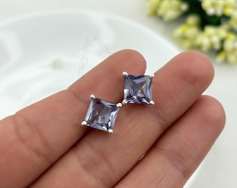 Pendientes vintage de alejandrita: plata de ley 925, tachuelas cuadradas de 8 mm talladas a mano, pendientes cotidianos.