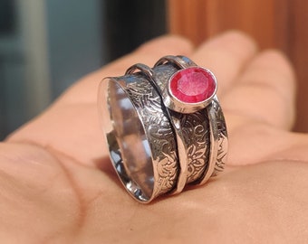 Rubin Ring, Spinner Ring, 925 Sterling Silber, gehämmert Breiter Ring, Statement Ring, Rubin Schmuck, Angst Ring, Sorgen Ring, Geschenk für sie