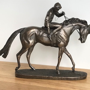 Bronze 'On Parade' race horse and jockey figurine by David Geenty in Cold Cast Bronze, gift boxed image 6