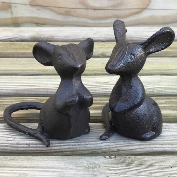 Set of 2 heavy solid cast iron mice indoor or garden ornament decorations, one 'Talking' one 'Listening' great novelty mouse lover gift