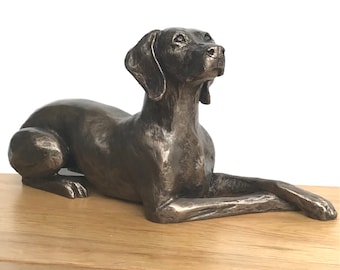 Bronze laying Weimaraner figurine by Harriet Glen, heavy weight, 23cm long, great quality item, gift boxed