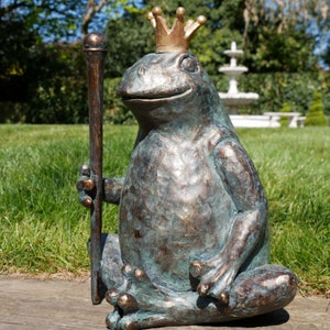 Bronze Frog King with Crown & Sceptre ornament decoration figurine great garden or pond lover gift