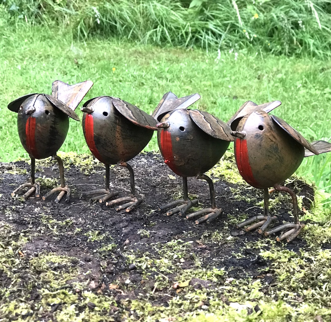 SET OF 4 Metal Tin ROBIN Garden Ornaments Hand Painted Indoor or