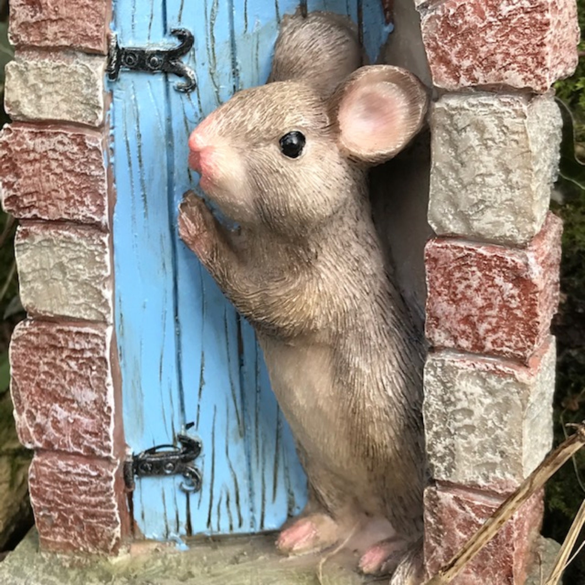 Heavy Resin Mouse Doorway With Red Door, Fairy Garden Door or Fairy Wood  Decoration, Great Mice Lover Gift 