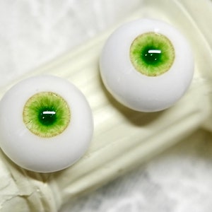 Green BJD Doll Eyes: Handmade Realistic Resin Eyes (6-18 mm)
