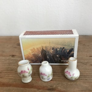 Dolls house matching vases,plant pots,miniature,China,floral,display,collectible,collection,flowers,dried,sitting room,bedroom,Desk,dresser
