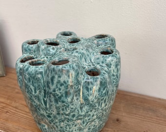 Türkis-Stielblumenvase, meliert Farbe, 13 Löcher, Frosch, Strandthema, Meer, Muschel, Leben im Meer, kreisförmig, Anordnung, rund,