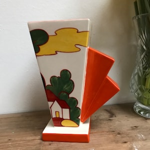 Clarice Cliff vase,Red RoofsBizarre,wedgewood,certificate,box,classic,rare,display,collectible,collection,ornament ,vintage,decoration,home