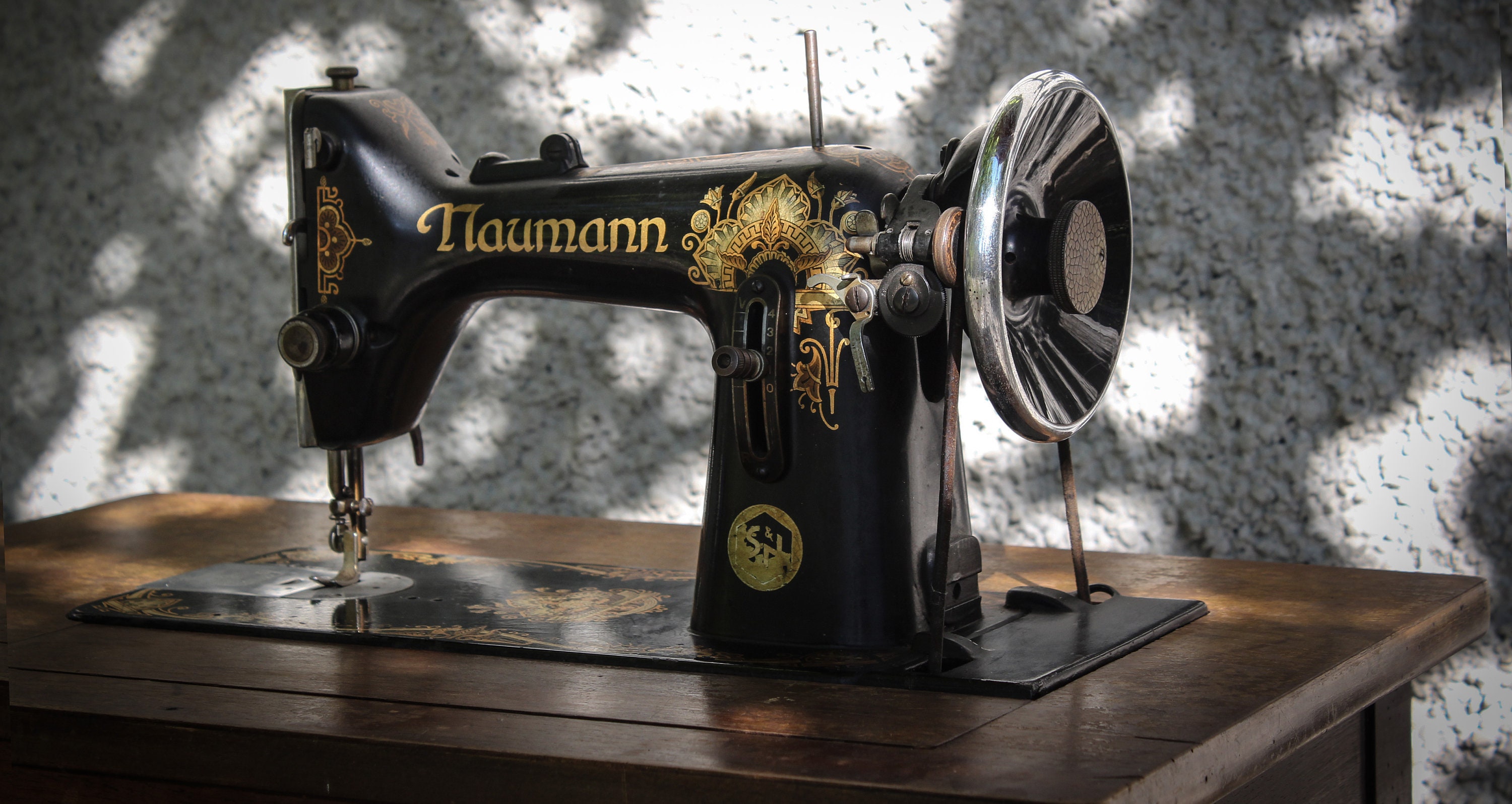 Vintage sewing machine table -  México