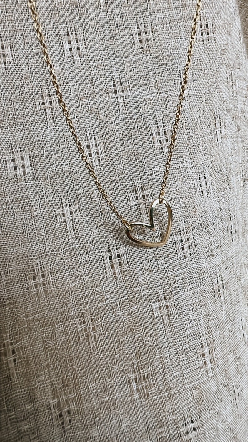 Collier pendentif coeur doré et chaîne fine en acier inoxydable Collier Charlie image 4