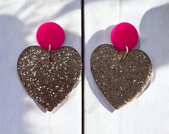 Gold glitter heart and neon pink round acetate earrings - Bold and glamorous jewelry