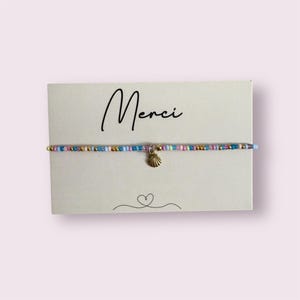 „Danke“-Armband – Geschenk zum Schuljahresende für Lehrer, Erzieher/innen und Kinderbetreuer/innen – Buntes Perlenarmband mit goldener Muschel – Preiswertes Geschenk