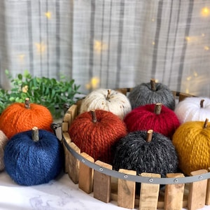 Citrouilles en mousse enveloppées de fil | | de décoration d’automne Knit Pumpkin Tiered Tray Decor | Crochet | Décoration de ferme | Placez le porte-carte | Rustique