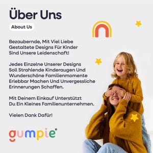May include: Image features the text "&Uuml;ber Uns" and "About Us". A woman and a child are wearing mustard-colored sweaters. The child is standing behind the woman, covering her eyes. A rainbow and stars are in the background. The logo "gumpie" is at the bottom.