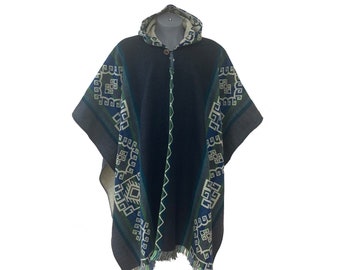 Poncho geométrico de lana de alpaca: capa nativa tejida a mano