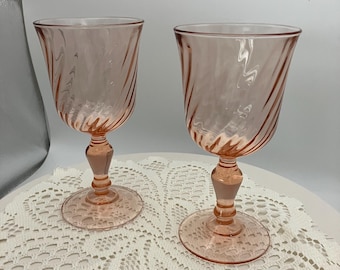 ヴィンテージ Arcoroc Luminarc ピンクスワール 12オンス ワイングラス 2個セット。フランス製