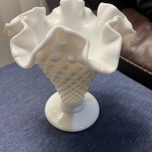 Vtg Fenton white milk glass bud vase with ruffled edges