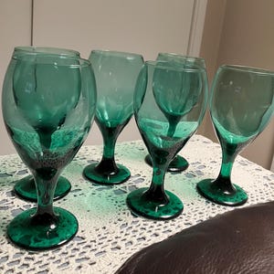 Vtg Libbey tear drop Juniper green hand blown 10 oz. Wine goblets. Set of 6