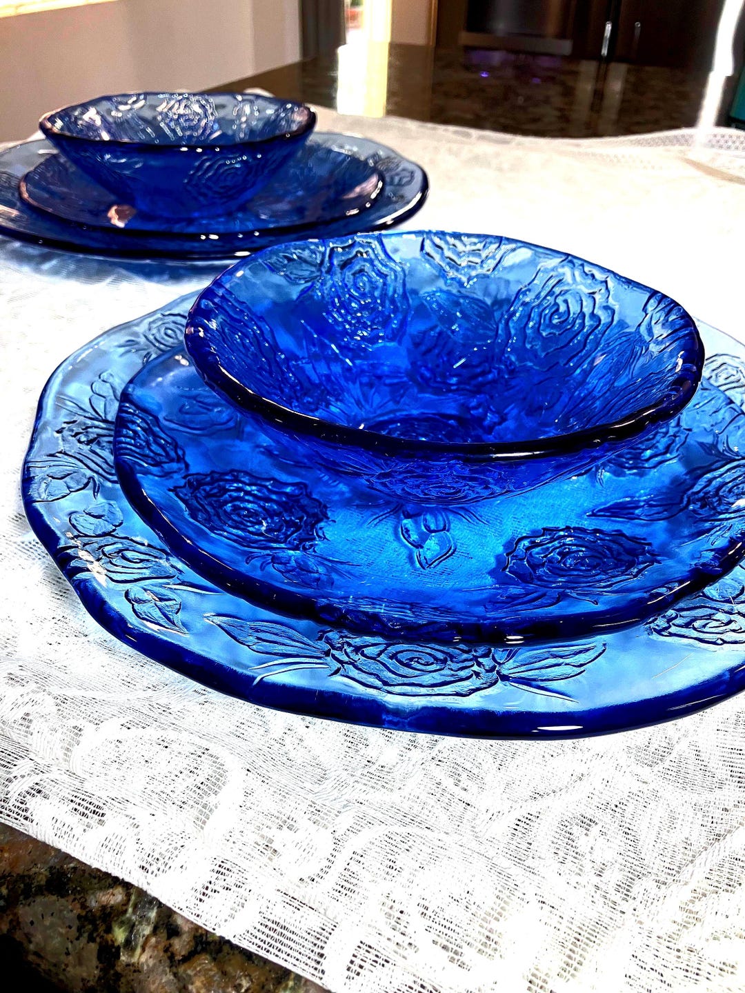 イタリア　IVV ガラスプレート　20cm ３枚　３色　ビンテージ　青　黄　緑 Vtg IVV Italy 3 Pc Light Blue Textured Rose Floral Glass Dinner