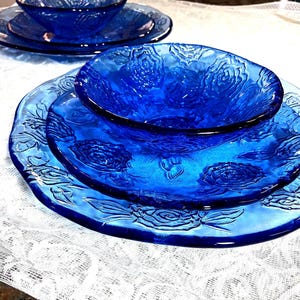 Vtg IVV Italy 3 pc light blue textured rose floral glass dinner setting.