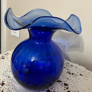 Vtg  hand blown colbolt blue with large ruffled edge glass vase