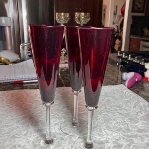 VTG robijnrode kristallen champagneglazen met korte steel. Set van 3&quot;