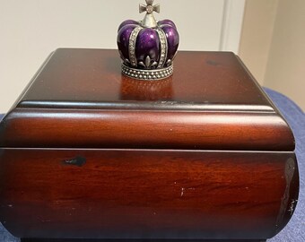 Vtg brown wooden trinket box.