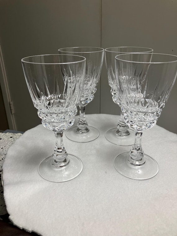 Cristal DArques Pompadour 6 oz. wine glasses. Set of 4. Made in France