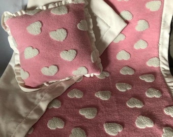 Rosa Baby-Krippendecke mit passendem Kissen.   Weich und warm. Wenn Sie das Beste wollen, ist das das!