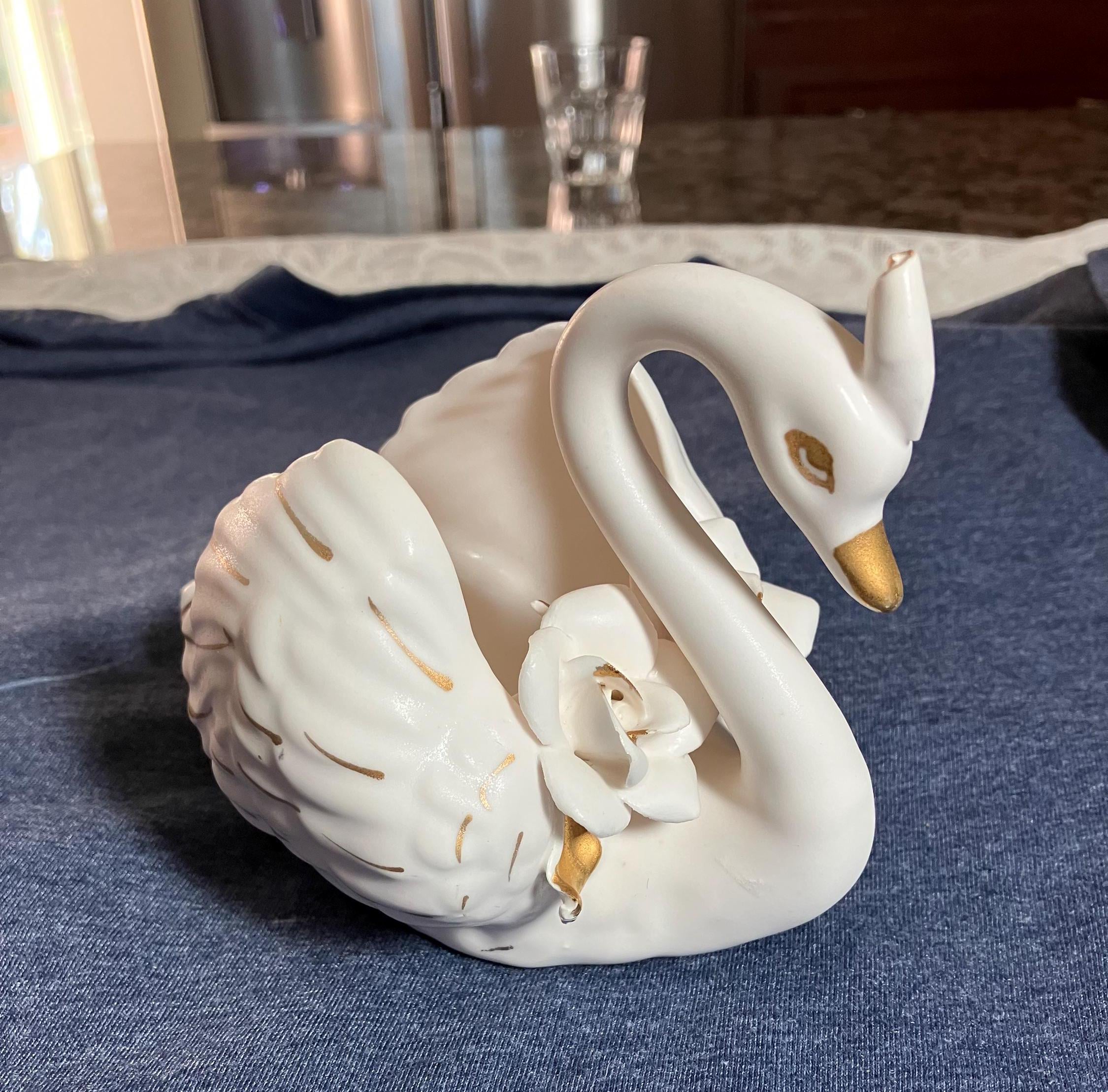 Vintage Kelvin Exclusives Small Porcelain Swan With Gold Trim