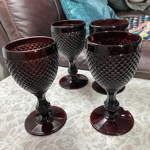 Vtg Vista Allegra purple amethyst wine or water goblets. Set of 4