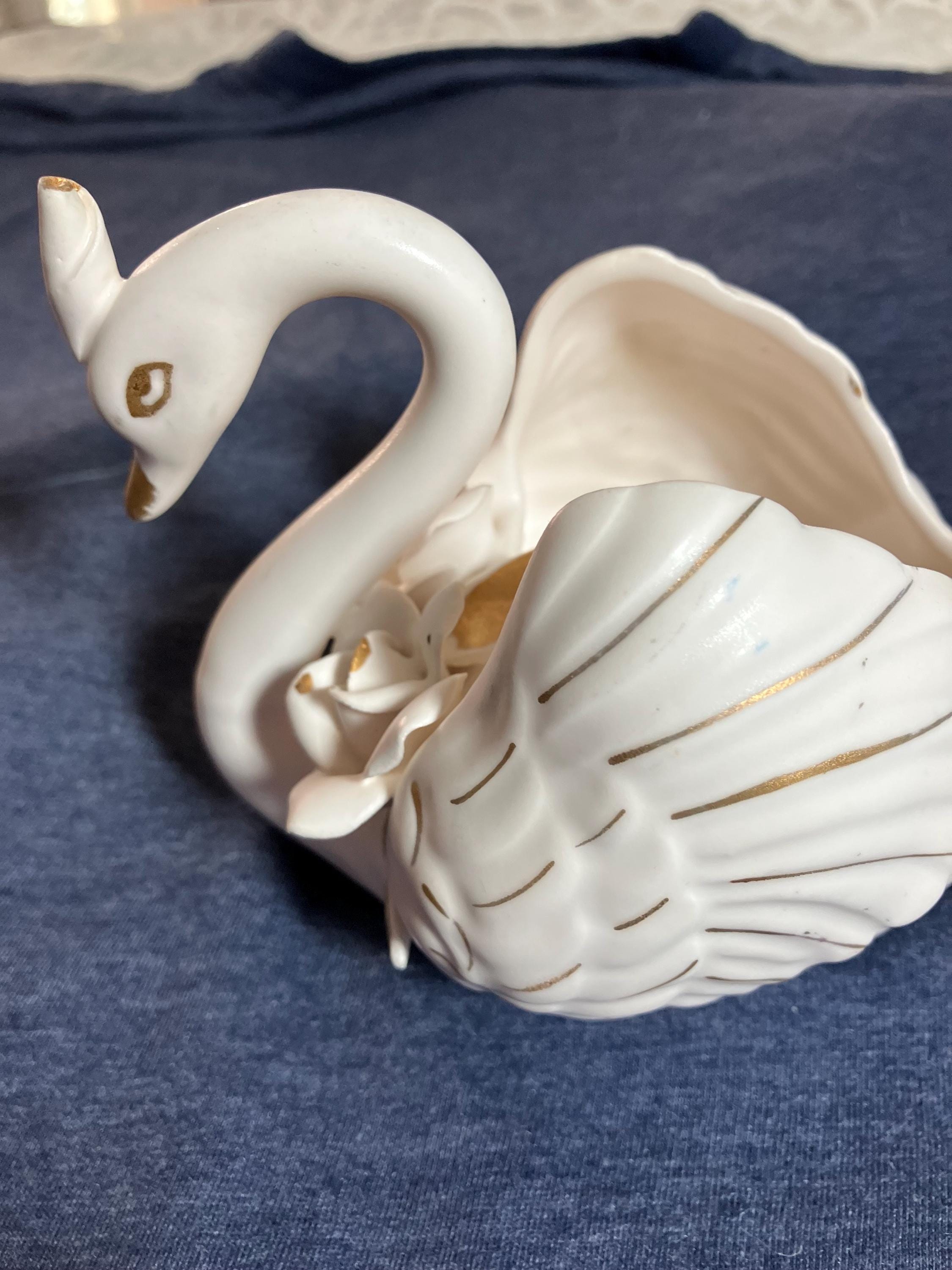 Vintage Kelvin Exclusives Small Porcelain Swan With Gold Trim