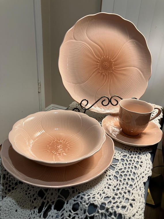 Vintage Mikasa Spring Amarylus Design Peach/pink Dinner Plates