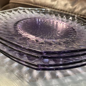 Platos para ensalada de vidrio prensado color amatista de Fostoria Glass Co. Juego de 4.