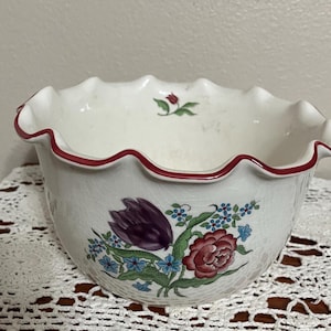 Vtg Seymour Mann French Bouquet off white floral bowl.