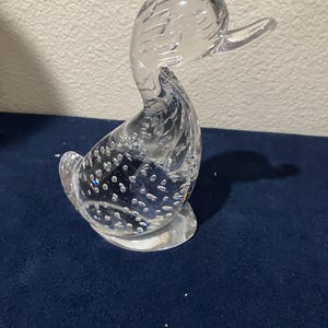 Vintage  controlled bubbles glass Dilly Duck paperweight