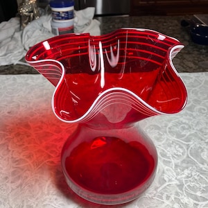 Vtg hand blown art glass red vase with white line accents large ruffled edge.