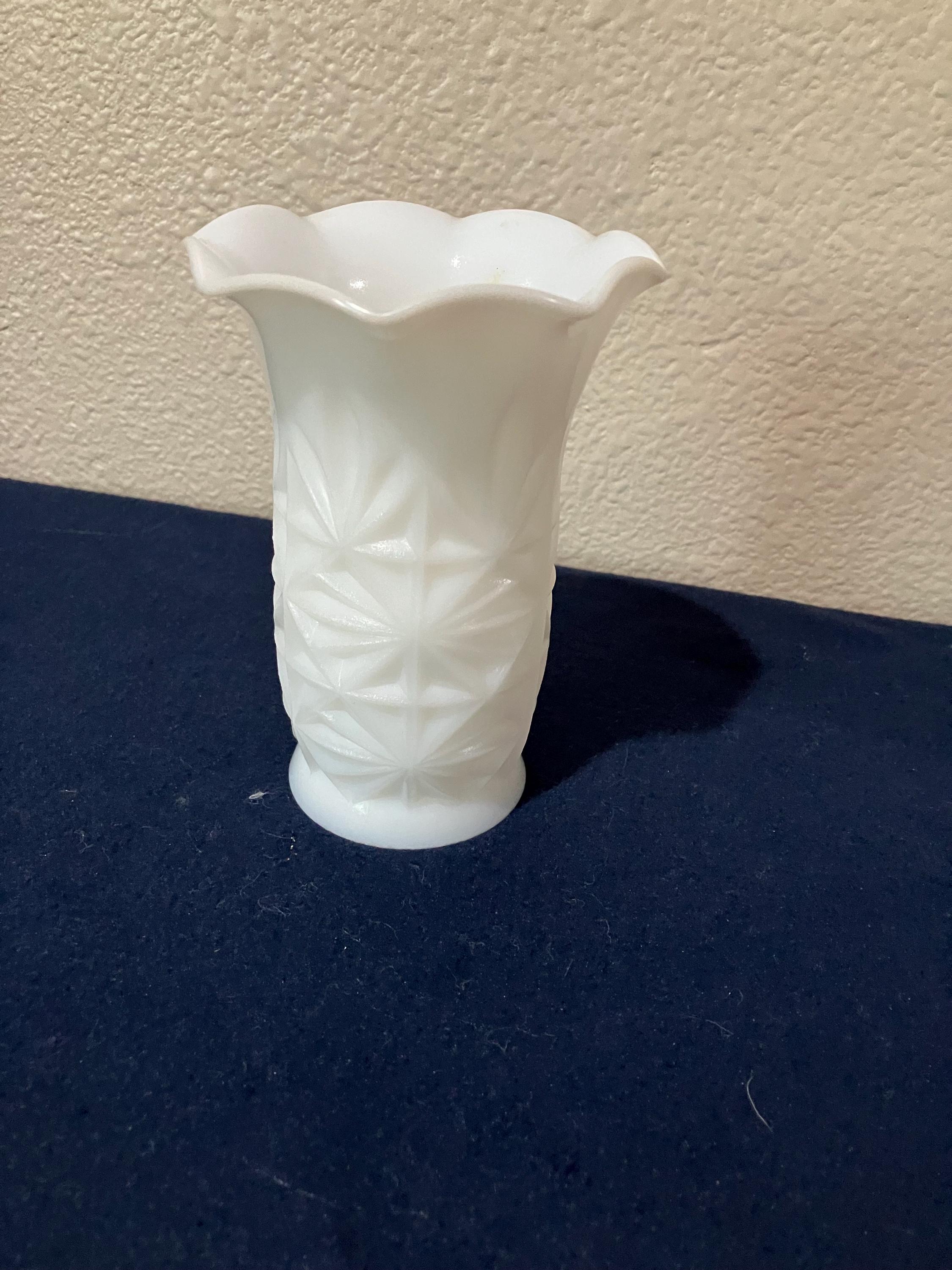 Vtg Hazel Atlas milk glass starburst pattern vase