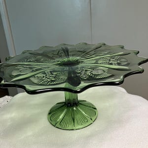 Vintage L.E. Smith Glass Co. green pedestal cake plate.