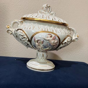 R.CAPODIMONTE イタリア製 多色陶器の女性像浮彫り花瓶 - メルカリ