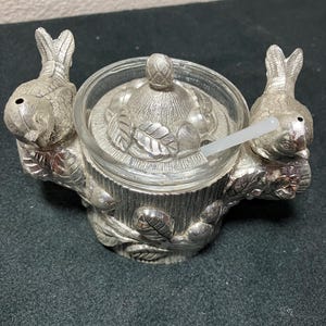 銀メッキの塩入れと塩コショウ入れ