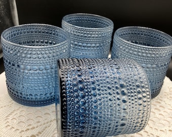 Zestaw 4 szklanek do soku Fortress w kolorze chabrowym z koralikami o pojemności 10 uncji