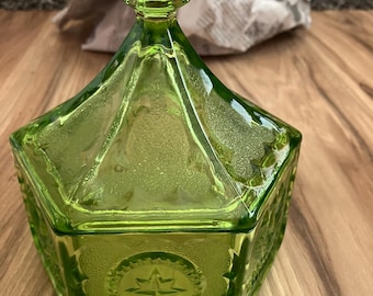 Vtg green tiara glass candy dish with lid