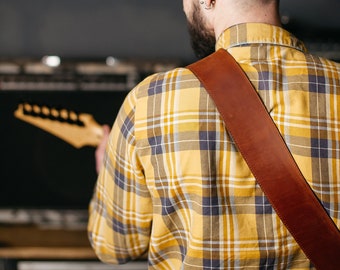 Personalized leather guitar strap with custom engraving, adjustble bass and electric guitar accessories, musician Father's Day gift