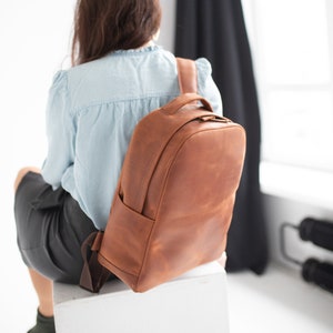 Sac à dos en cuir personnalisé pour homme pour tablette et ordinateur portable, MacBook de ville unisexe minimaliste hipster personnalisé fait main, sac à dos pour femme IPad