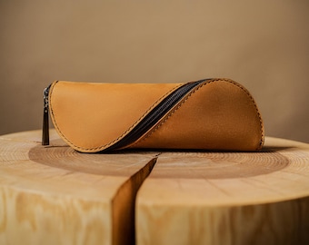 Estuche minimalista de cuero para gafas de sol, funda protectora para gafas, organizador de gafas de viaje, pequeño regalo de cumpleaños para él.