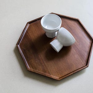 Handgefertigte koreanische Baekja-Teetasse mit achteckigem Fuß: Weiße Porzellan-Teetasse, Einzugsgeschenk