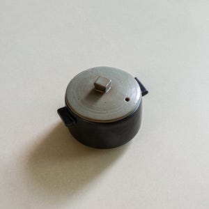 Handmade Korean Ttukbaegi Pot with Lid: Small Earthenware Kitchenware