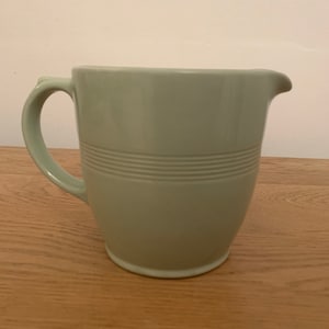 Woods Ware Beryl 1pt Custard Jug/ Vintage Woods Post War Utility 1pt Custard Jug
